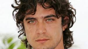 Riccardo Scamarcio ricoverato per un malore