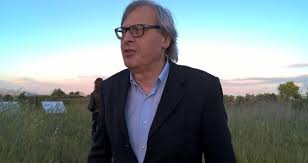 Vittorio Sgarbi senza veli su Facebook