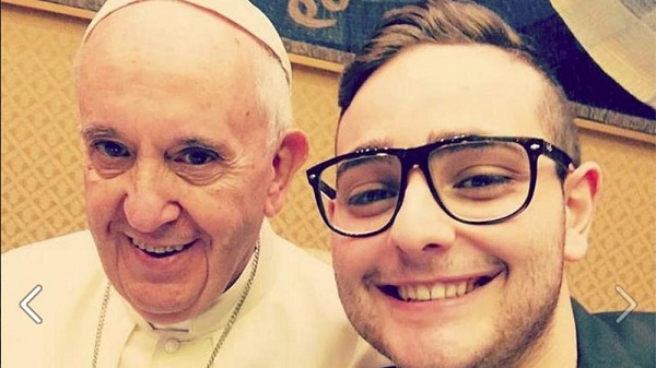 Papa Francesco e suoi selfie con i giovani artisti