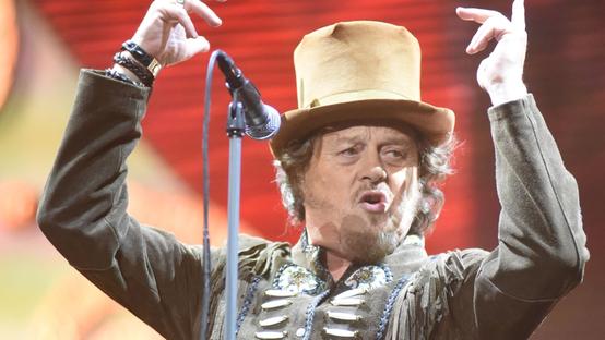 Zucchero inizia sotto la pioggia il nuovo tour