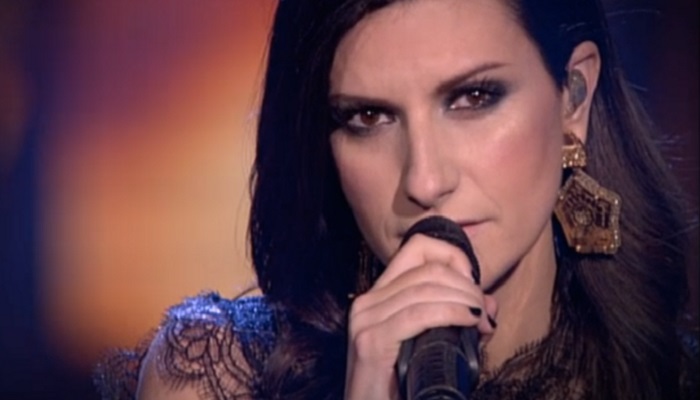 Laura Pausini si ferma per problemi di salute