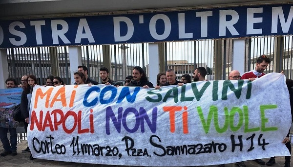 Durissimi scontri a Napoli, Salvini contro De Magistris