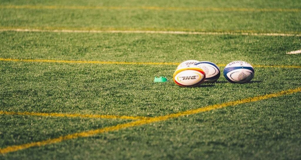 un esopianeta a forma di pallone da rugby