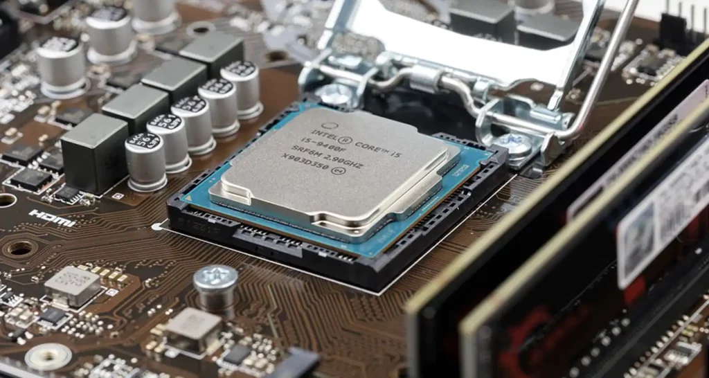 Intel entro il 2030 chip con trilioni di transistor