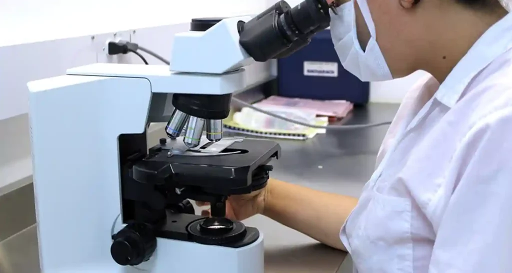 Ecco i 4 sintomi precoci del cancro al colon