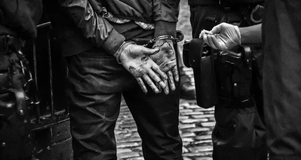 Come Funziona un Mandato di Arresto e Come Puo Influenzare la Tua Vita