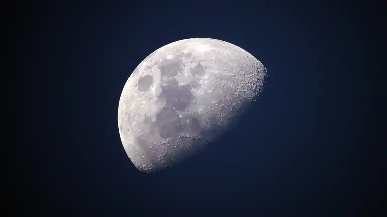 La Luna è più vecchia di quanto immaginavamo